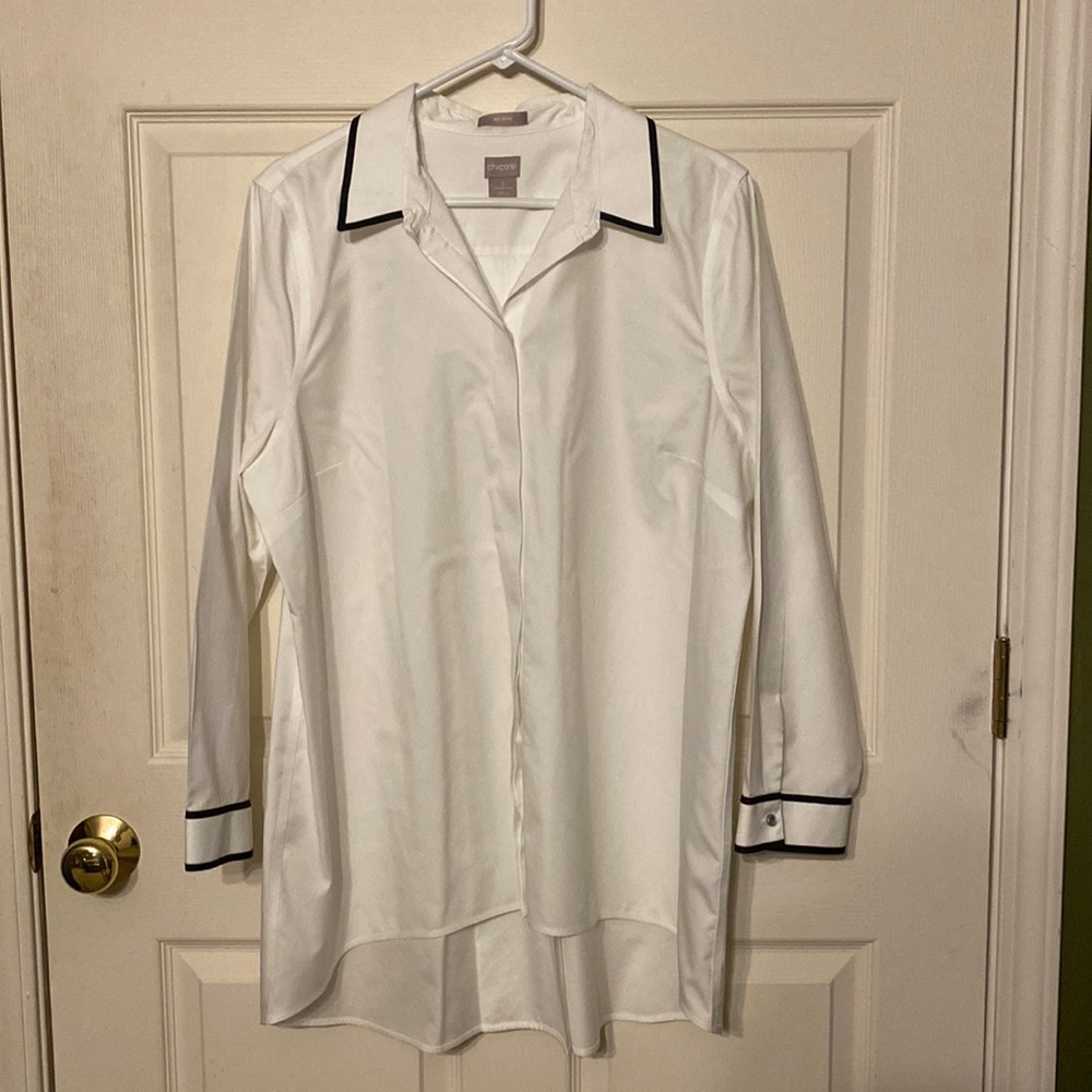 Oversized shirt to be worn with leggings.